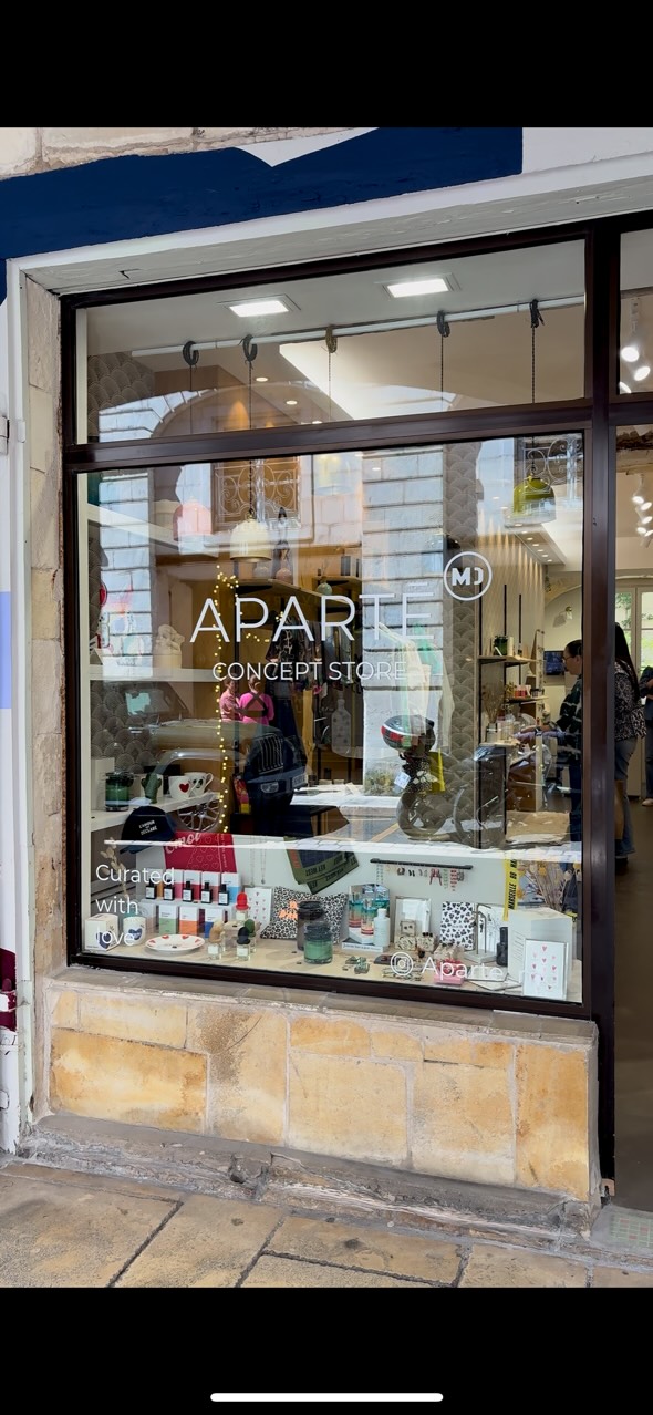 Devanture du concept store Aparté La Rochelle